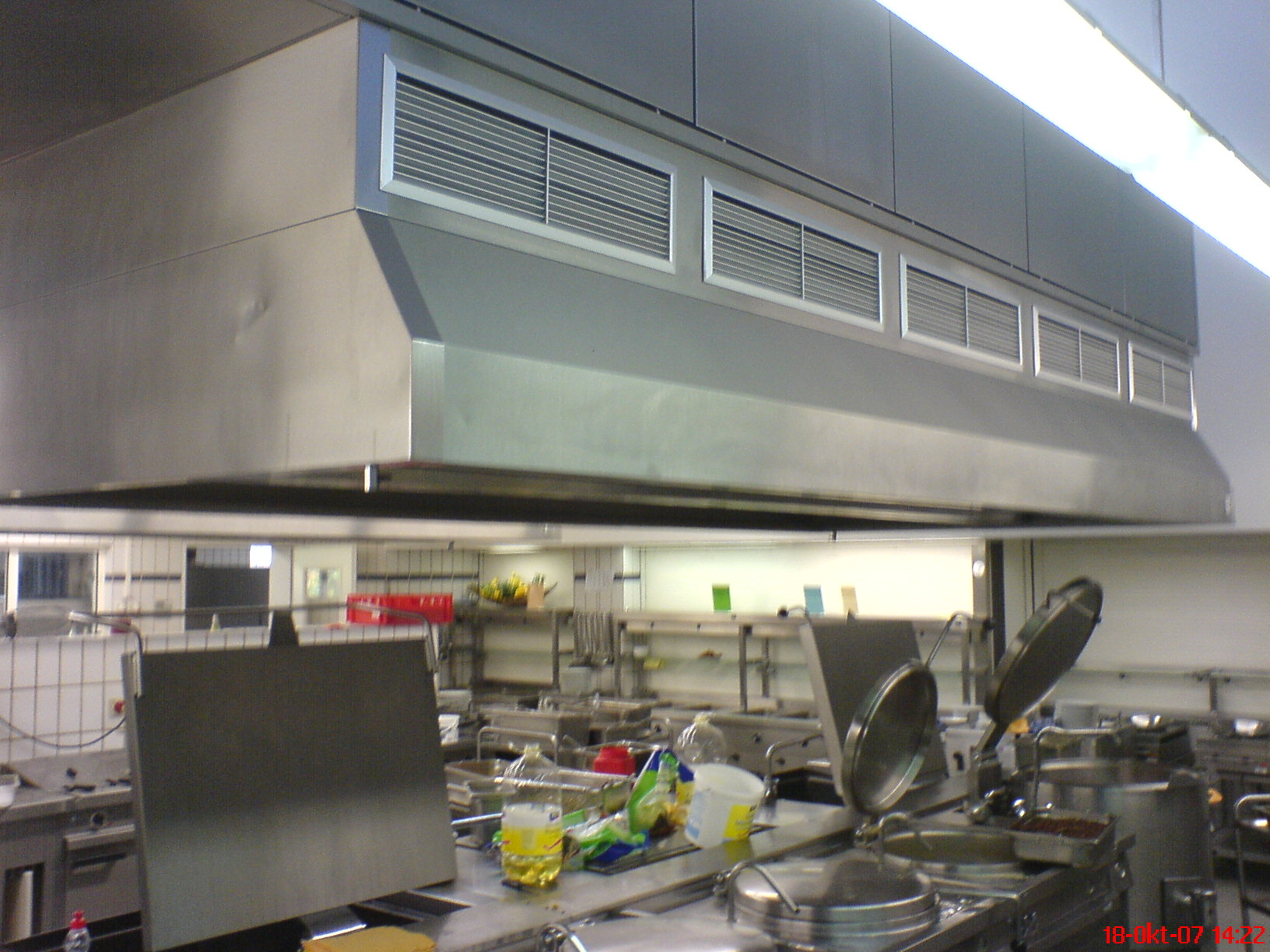 Dunstabzugshaube reinigen in Gastronomie-Küche München